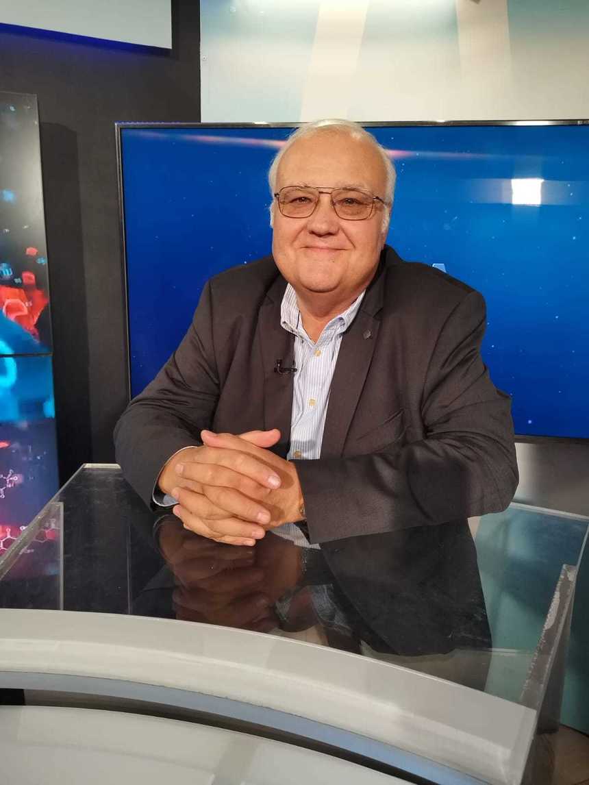 Ce spune medicul Adrian Abagiu, care tratează dependenţi de droguri, despre ideea de abstinenţă şi cum răspunde criticilor care spun că în tratamentul de substituţie înlocuieşti un drog cu altul