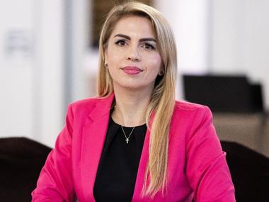 Secretar de stat, despre tânăra împuşcată mortal: O tragedie, rezultat al unei societăţi indiferente care încă minimalizează abuzul şi blamează victimele. O societate care tolerează agresiunea, controlul şi umilinţa devine complice