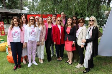 Vedete, medici şi sportivi susţin prevenţia în sănătate la Race for the Cure România 2025, unde vor fi strânse fonduri pentru investigaţii medicale gratuite, peruci din păr natural pentru paciente oncologice şi programe de educaţie