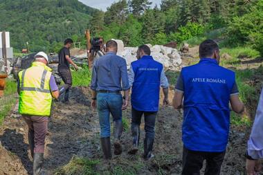 Ministrul Economiei afirmă că specialiştii de la Praid caută un loc în care să fie evacuată apa scoasă din subteranul minei inundate şi să creeze un lac sărat