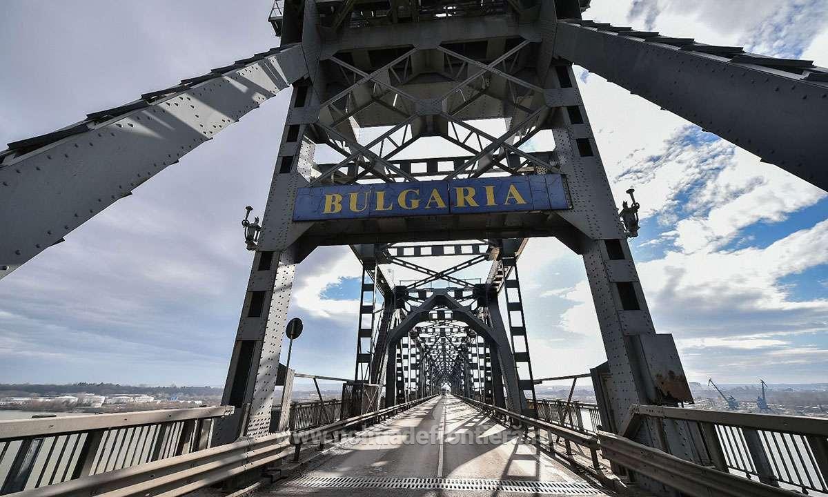Poliţia de Frontieră le recomandă şoferilor să evite traversarea Podului Giurgiu-Ruse duminică după-amiază, în contextul protestelor din Bulgaria
