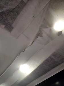 ANPC, control la Plaza România după ce o porţiune din tavan s-a desprins şi au fost inundate subsolul şi un loc de joacă/ Persoanele aflate în acel moment în mall nu au fost afectate - VIDEO