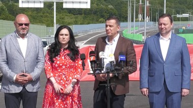 Grindeanu a anunţat finalizarea lotului 5 din autostrada Sibiu-Piteşti: Astăzi după-amiază vom finaliza acest lot 5/ Constructorii au terminat cu trei luni mai devreme/ Lotul 4 este cel mai aproape din cele rămase pentru a fi dat în circulaţie VIDEO