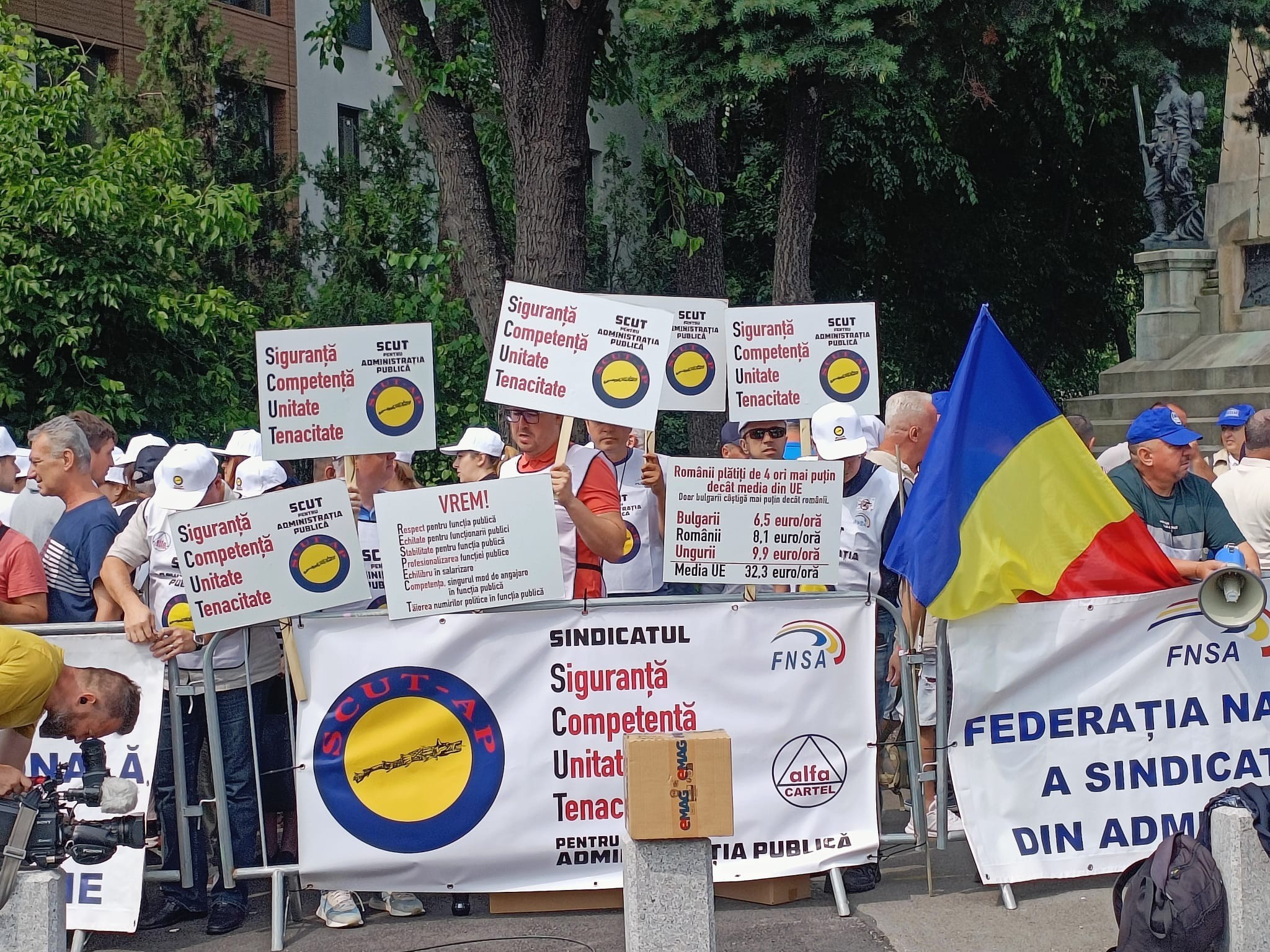 Sute de sindicalişti ai Cartel Alfa protestează la Cotroceni cerând ca o delegaţie a lor să fie primită de Nicuşor Dan/ Lider sindical: „Politicienii trebuie să găsească soluţii aşa cum au găsit soluţii pentru sinecurile lor politice” VIDEO