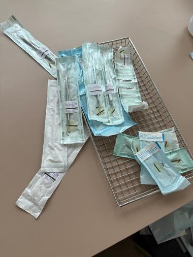 ANPC a găsit mai multe nereguli la un salon de înfrumuseţare din Bucureşti/ Acesta nu avea autorizaţia necesară şi utiliza produse expirate/ Salonul a fost amendat cu 55.000 de lei