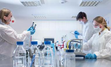 Studiu: Pacienţii români aşteaptă, în medie, 460 de zile ca să primească medicamentele inovatoare compensate/ Aproximativ 40% din totalul indicaţiilor terapeutice analizate au fost de natură oncologică