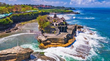 Avertizare MAE pentru românii care se află sau călătoresc în Indonezia: O nouă erupţie vulcanică afectează insulele Flores şi Bali