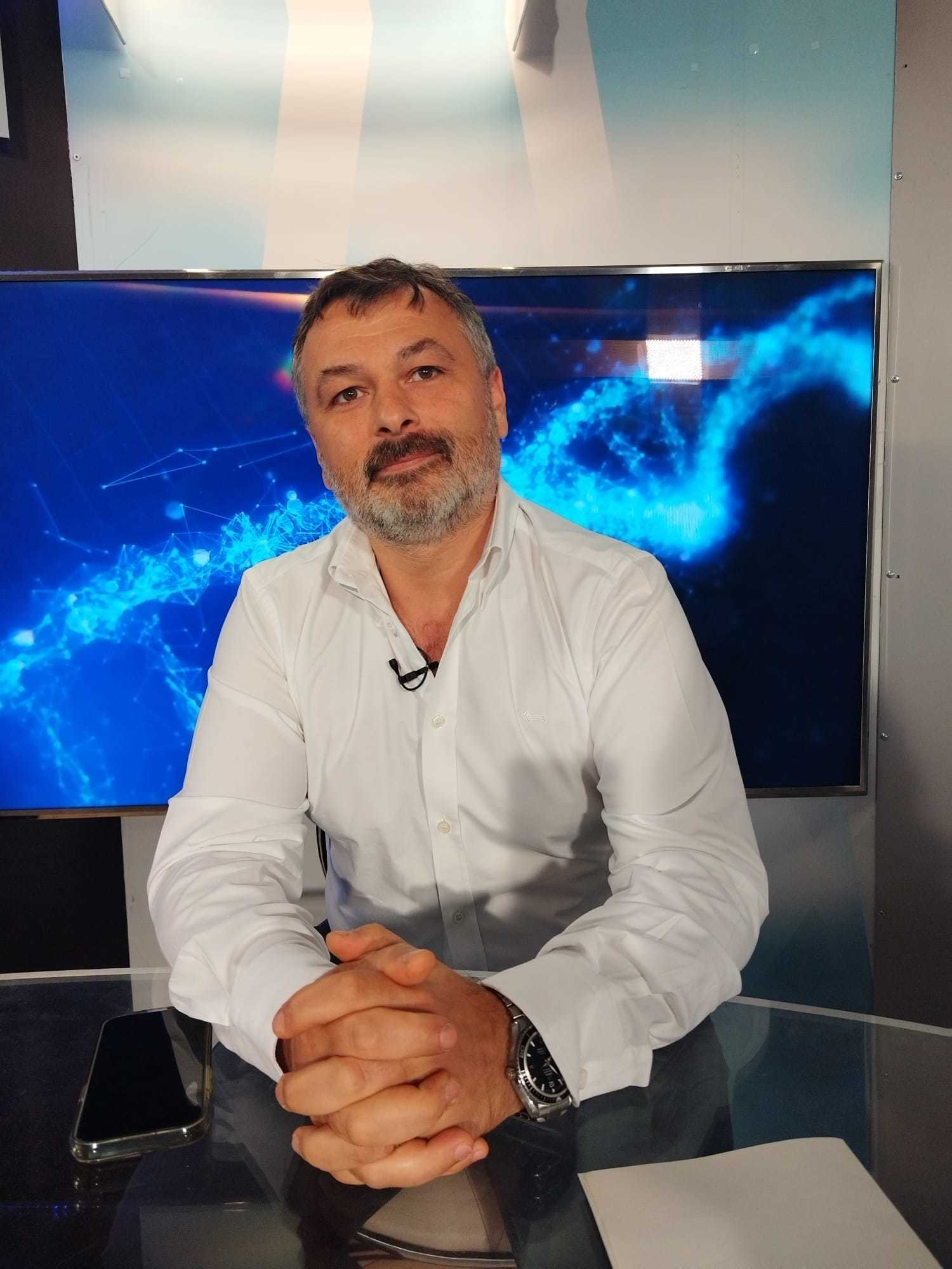 Medicul Gabriel Ştefănescu: Cea mai frecventă leziune de ligament intraarticular este cea a ligamentului încrucişat anterior. Cei mai des întâlniţi pacienţi sunt într-adevăr în rândul oamenilor activi, dar am întâlnit şi pacienţi din sfera obişnuită