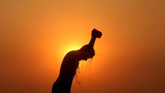 Avertizare de caniculă pentru sudul ţării, cu temperaturi de 40 de grade şi cu nopţi tropicale/ Elena Mateescu: Posibil ca aceasta să fie cea mai călduroasă zi de până acum. Temperaturile resimţite pot depăşi 42 de grade