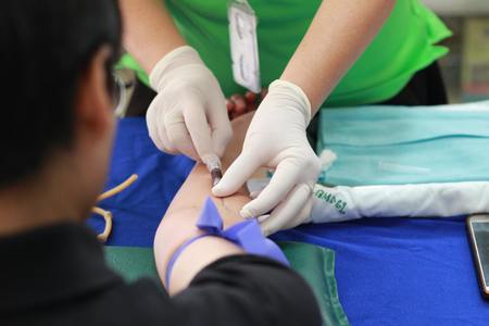 Federaţia „Solidaritatea Sanitară” din România (FSSR) solicită autorităţilor echivalarea competenţelor asistentelor medicale absolvente de postliceală/ Sindicaliştii susţin că măsura ar aduce o economie foarte mare la bugetul de stat