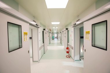 Rogobete: Am aprobat plăţi de peste 200 de milioane lei, iar în iulie urmează alte 500 de milioane, prin PNRR. Finanţăm proiecte pentru reducerea infecţiilor nosocomiale, modernizarea secţiilor ATI pentru nou-născuţi şi construcţia de spitale noi