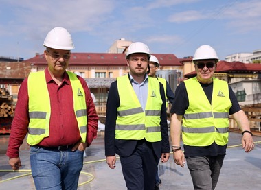 Ministrul Sănătăţii anunţă că programul de lucru va fi prelungit pe şantierele spitalelor care se află în întârziere