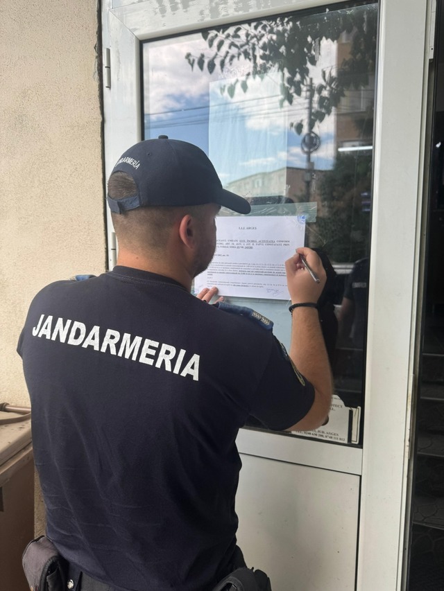 Argeş: Magazin din Câmpulung închis şi amendă de 15.000 de lei după ce vânzătoarea a fost prinsă, pentru a treia oară, fumând în incinta spaţiului comercial