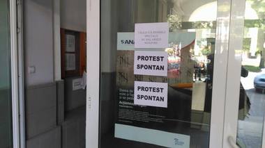 Vasile Marica: Politicienii nu au ascultat deloc sfaturile specialiştilor de ministere, au luat măsuri populiste, au găsit bani pentru privilegii / Faptul că ne-a scăzut ratingul datorită politicierilor nu mai e vina cetăţeanului, nici a bugetarului
