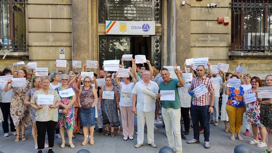 Salariaţii OSIM protestează contra tăierilor salariale aplicate fără dialog social real / Proteste spontane şi ale sindicaliştilor afiliaţi PUBLISIND din agenţiile pentru protecţia mediului: Reducerea veniturilor, picătura care a umplut paharul!