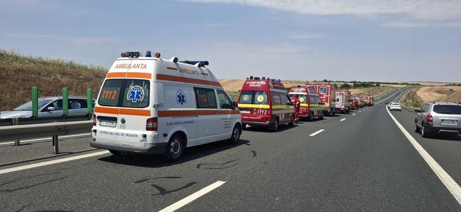 UPDATE - Planul roşu de intervenţie activat în judeţul Constanţa, în urma unui accident în care au fost implicate 6 maşini, produs între Medgidia şi Cernavodă / Trei persoane cu leziuni minore, transportate la spital - FOTO