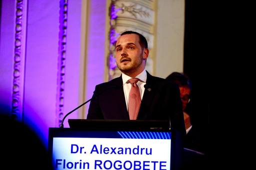 Ministrul Sănătăţii admite că în spitalele din România unii medici mai primesc bani în plic de la pacienţi. Ce mesaj are Alexandru Rogobete pentru medicii care primesc plicul cu bani
