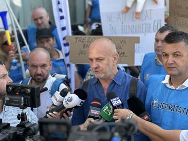 Protest al sindicaliştilor de la Apele Române, în faţa Ministerului Mediului: „Mai puţini oameni, mai multe riscuri”