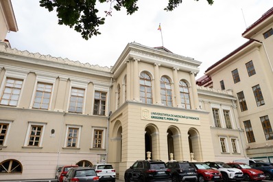 Mai puţini candidaţi înscrişi la admiterea de la UMF Iaşi decât anul trecut. Cea mai mare concurenţă este la Medicină Dentară, aproape 3,5 candidaţi pe un loc, în timp ce la Farmacie s-au ocupat doar o treime din locuri