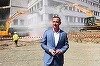A început demolarea construcţiei de pe locul unde va fi ridicat Institutul Regional de Oncologie din Timişoara/ Alfred Simonis: Cei care nu sunt în stare să susţină astfel de proiecte pentru judeţ, ar putea măcar să tacă