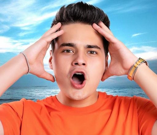  „Beach, Please!” - Selly: Dragi părinţi, copiii voştri ascultă hip-hop, nu înseamnă că sunt depravaţi sau drogaţi! Vreţi să interziceţi asta? N-aş vrea să trăiesc într-o ţară unde revine cenzura!/ Ce le răspunde celor care îl numesc ”copil al sistemului”
