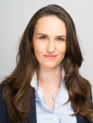 Oana Ţoiu, despre posibilitatea reintroducerii unor taxe consulare pentru românii din diaspora: În acest moment sunt câteva consulate unde există liste de aşteptare de luni de zile. Asta nu poate să rămână aşa