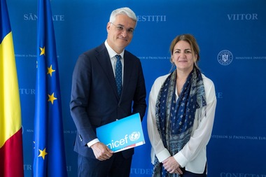 Dragoş Pîslaru, întâlnire cu reprezentantul UNICEF în România pe tema sprijinului pentru copiii din comunităţile vulnerabile sau marginalizate / S-a discutat despre oportunitatea creării unui sistem naţional de monitorizare a copiilor vulnerabili
