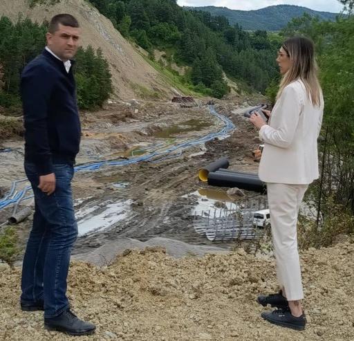 Ministrul Economiei afirmă că tavanul de la Salina Praid se va prăbuşi şi acolo va fi un lac: Depinde cât de mult va ploua / E ca o oală plină cu apă, ochi. Cum arunci o boabă în plus, iese nişte apă afară