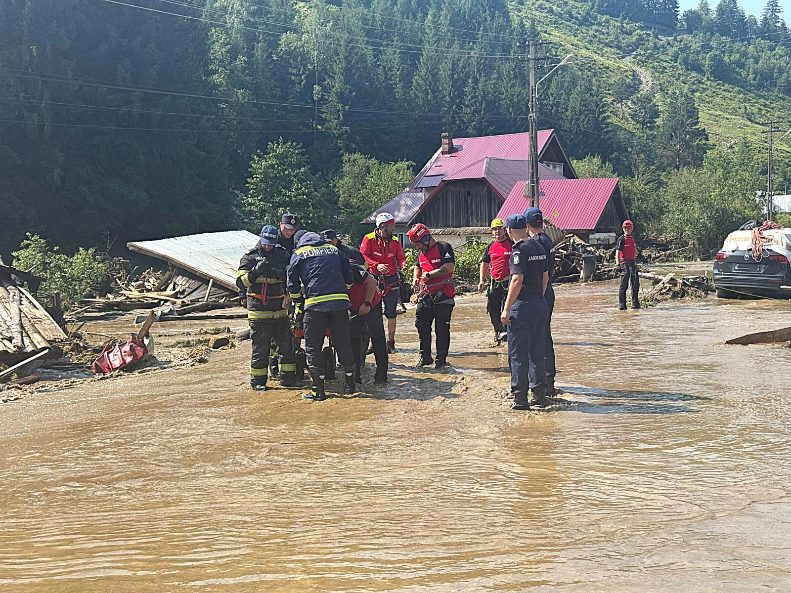Încă o persoană găsită decedată în judeţul Suceava – Trupul unei femei, de 85 de ani, observat de piloţi în albia râului Bistriţa