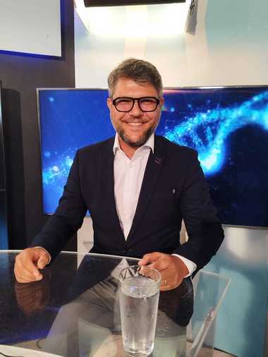 Mihai Juncar, chirurg maxilo-facial: Pentru pacienţi, cred că este un plus să fie trataţi de oameni care, cel puţin tangenţial, sunt implicaţi în procesul de cercetare