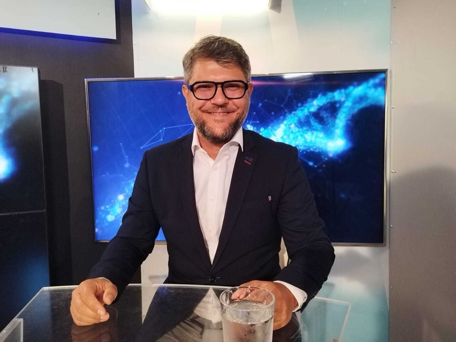 Cum să ne alegem stomatologul: tânăr şi cu multe cursuri sau vârstnic şi cu experienţă? Răspunsul profesorului Mihai Juncar: Aş recomanda întotdeauna echilibrul