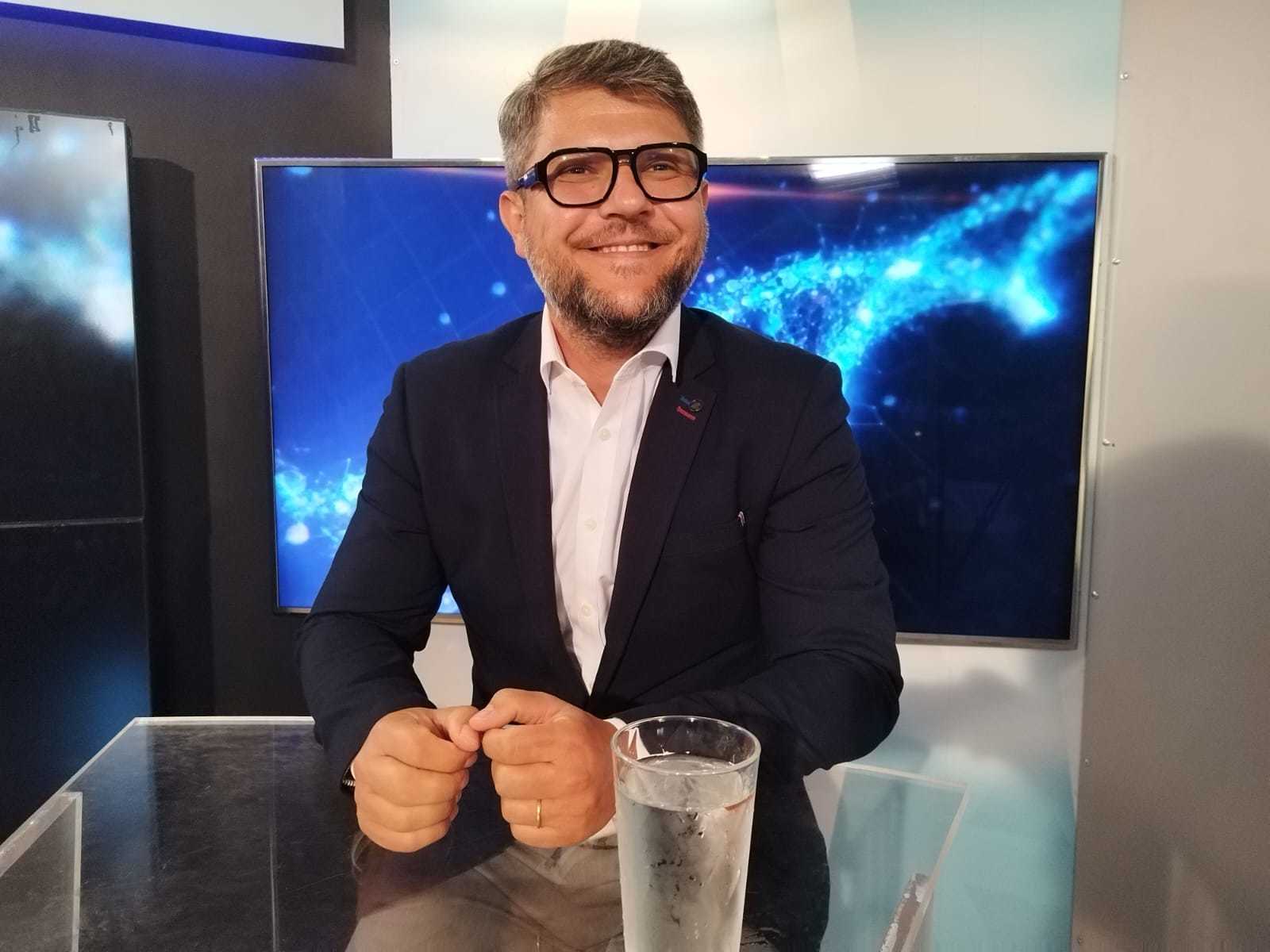 Profesorul Mihai Juncar pariază pe resursa umană în medicină, dar spune că nici inteligenţa artificială nu e de neglijat