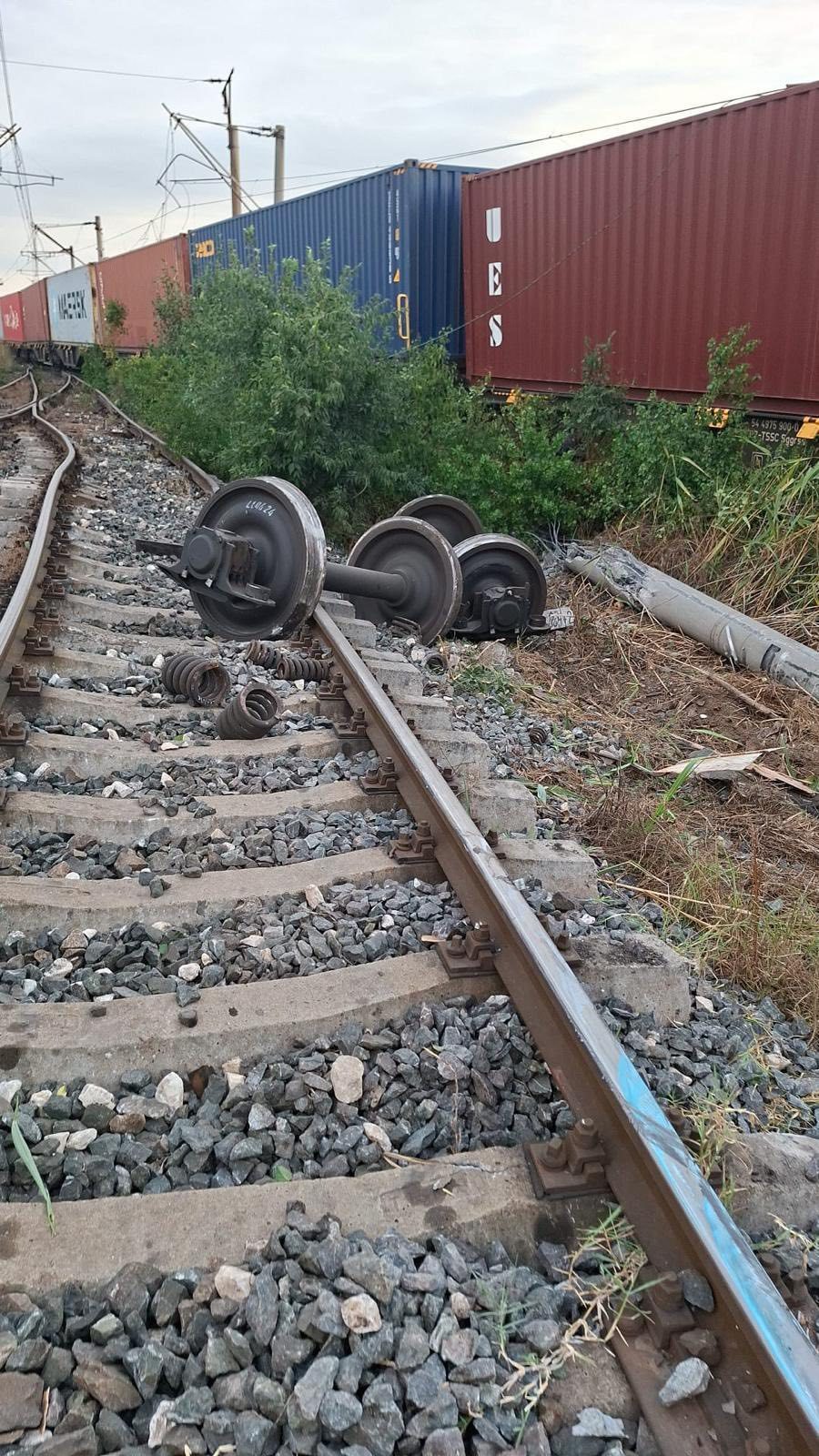 Tren de marfă deraiat în Constanţa – Sindicalişti CFR: Viaţa bate întotdeauna filmul/ Preocuparea guvernanţilor de a rentabiliza un domeniu pe care nu îl înţeleg, complet opozabilă realităţii/ Pe aceiaşi cale ferată circulă şi trenurile de călători 