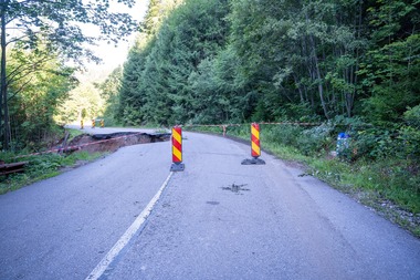 Preşedintele CJ Suceava anunţă că lipsa apei este principala problemă în localităţile afectate / Apă menajeră, livrată restricţionat / Ultimul bilanţ al inundaţiilor