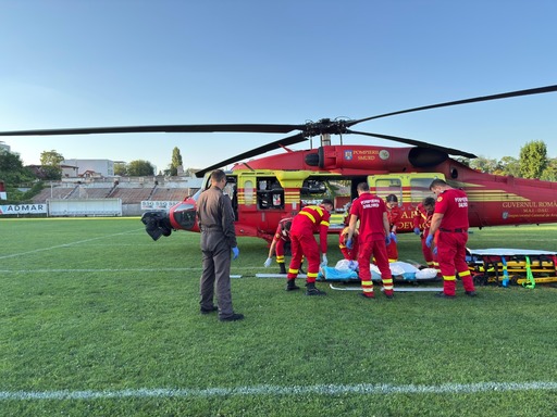 UPDATE - Un copil de opt ani şi mama lui, cetăţeni români, răniţi într-un accident rutier produs în Bulgaria, transferaţi de urgenţă la Bucureşti cu un elicopter Black Hawk