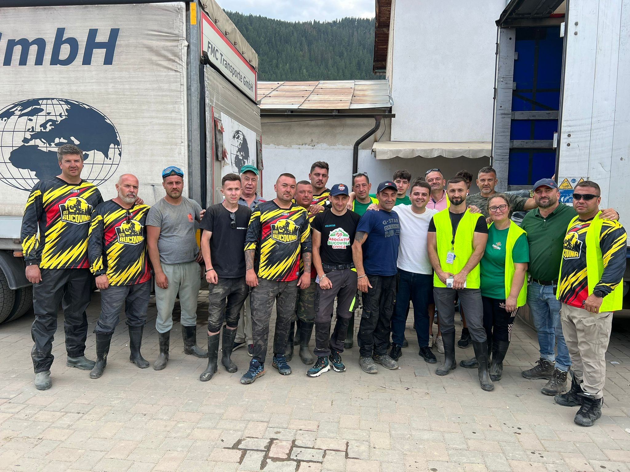 Preşedintele CJ Suceava, după ce a fost la Broşteni, localitatea grav afectată de viituri: M-am întâlnit cu foarte mulţi voluntari care munceau din greu pentru semenii lor aflaţi la nevoie. Le mulţumesc şi mă înclin în faţa lor
