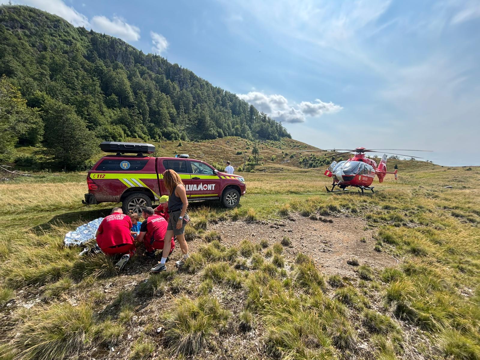 Copilul preluat cu elicopterul dintr-o zonă turistică din Maramureş a fost muşcat de o viperă / I s-a administrat ser antiviperin şi este teafăr