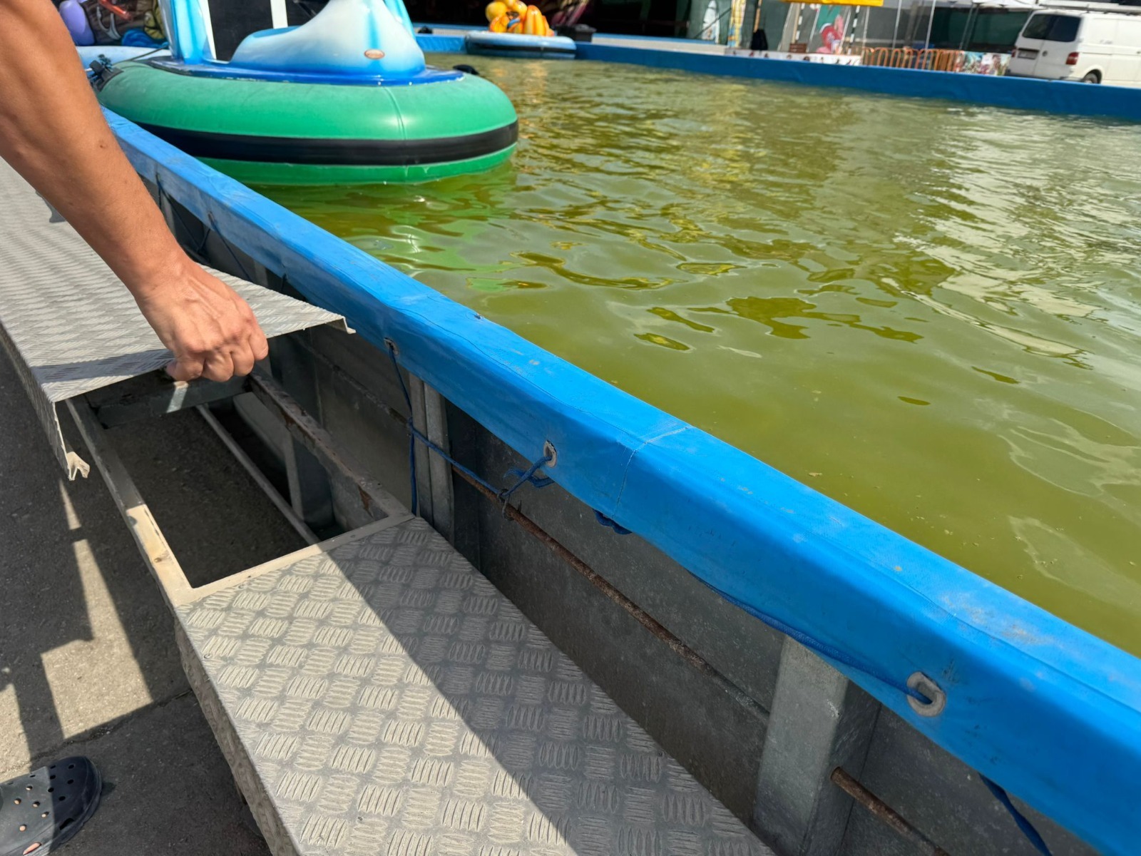 Amenzi de peste 620.000 de lei, date de ANPC în ultima săptămână, pe litoral/ Întreţinerea necorespunzătoare a spaţiilor de agrement şi a piscinelor, printre nereguli