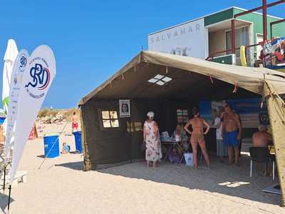 Zeci de turişti aflaţi pe litoral sunt consultaţi gratuit de către medici specialişti, în cadrul unei campanii iniţiate de UMF din Bucureşti pentru depistarea unor boli/ Medic: În România, lipsesc educaţia medicală şi prevenţia - FOTO