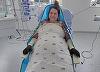 Pacienta internată în Spitalul Floreasca din Capitală, cu arsuri pe 70% din corp, şi transferată apoi în stare gravă la un spital din Belgia a reuşit să stea într-un fotoliu, fiind mutată cu ajutorul unui robot special/ Anunţul surorii sale