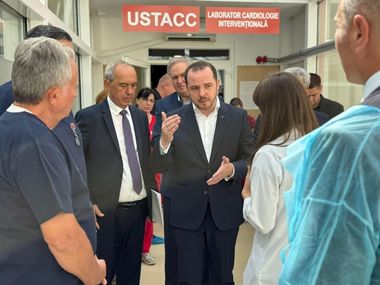 Ministrul Sănătăţii: La Spitalul Judeţean de Urgenţă Deva am regăsit curăţenie şi implicare / Voi aproba includerea Spitalului Judeţean în programele naţionale pentru pacienţii critici atât în cardiologie, cât şi pentru tromboliza în AVC
