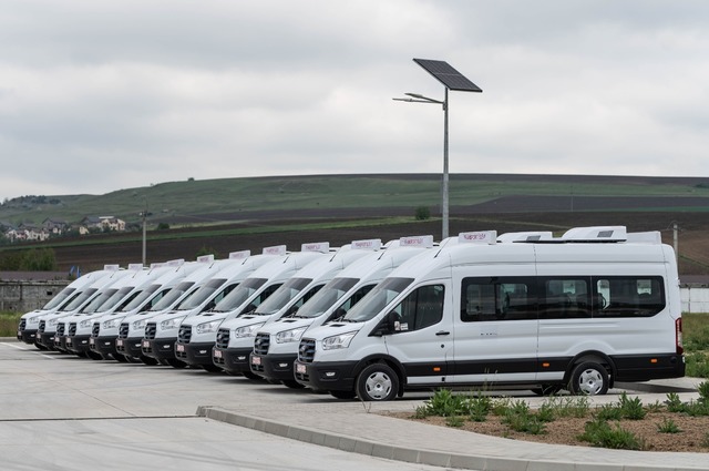Suceava - Primăria Vicovu de Sus vrea să cumpere prin licitaţie două microbuze electrice pentru elevi, la un preţ de aproximativ 250.000 de euro fără TVA, fiecare / Explicaţiile autorităţilor referitoare la preţ