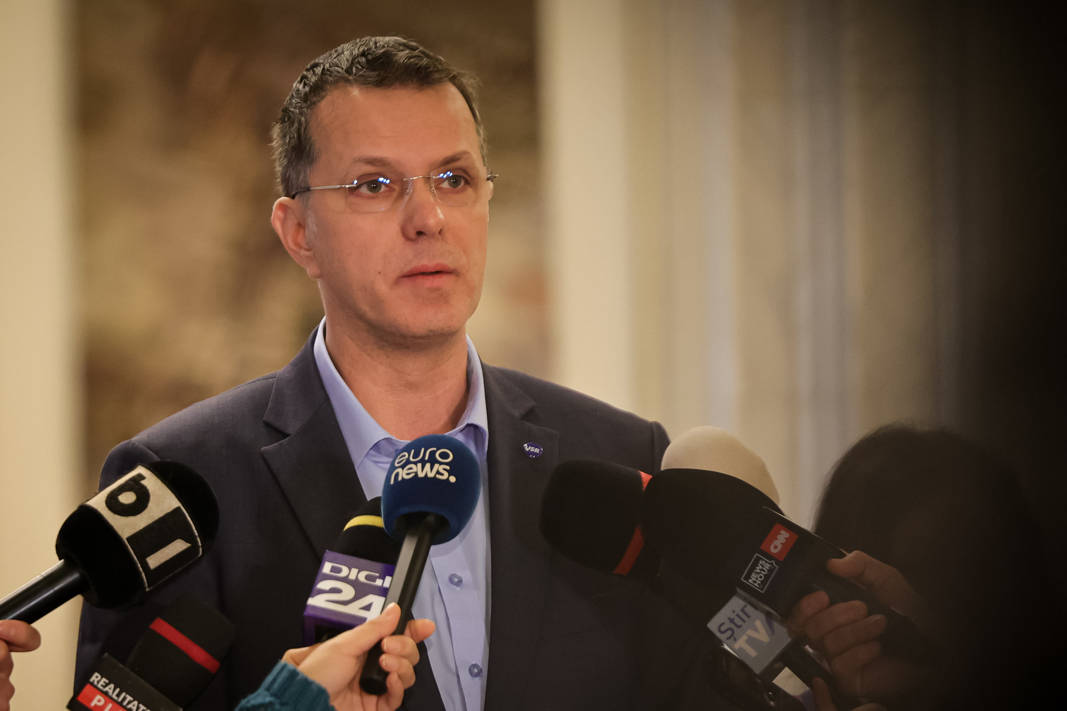 Ministrul Apărării afirmă că nu este de acord cu investirea de bani publici în clubul de fotbal Steaua