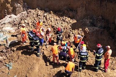 Inspectoratul Teritorial de Muncă şi Parchetul de pe lângă Tribunalul Buzău fac anchete în cazul morţii unui muncitor pe pe un şantier unde se lucra pentru amenajarea unui spaţiu de servicii pe autostrada A7 
