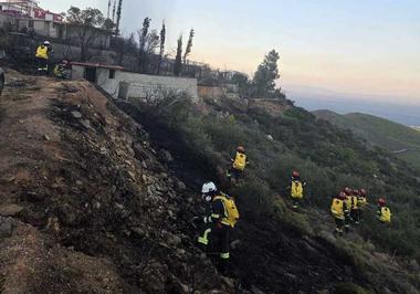 IGSU: Misiunile de stingere ale pompierilor români continuă în Grecia / Modulul român, solicitat miercuri să intervină pentru stingerea unui incendiu izbucnit în sud-estul Atenei