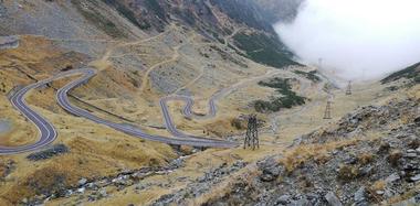 Circulaţia rutieră pe Transfăgărăşan se închide vineri timp de trei ore, pentru organizarea unui eveniment automobilistic