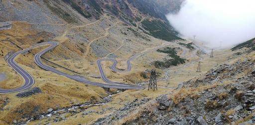 Circulaţia rutieră pe Transfăgărăşan se închide vineri timp de trei ore, pentru organizarea unui eveniment automobilistic