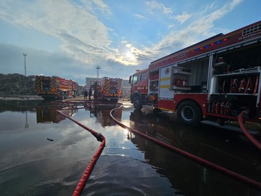 Explozia de la fabrica de prelucrare a lemnului din Sebeş, surprinsă de camere/ Martor: Era o problemă mecanică - VIDEO