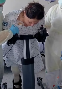 Sora pacientei internate la Floreasca, cu arsuri grave, şi transferată apoi în Belgia cu mai multe infecţii a anunţat că Lavinia a făcut primii paşi: „Vă mulţumim pentru că aţi crezut că va lupta şi va reuşi! Vă mulţumim pentru toată susţinerea!” VIDEO