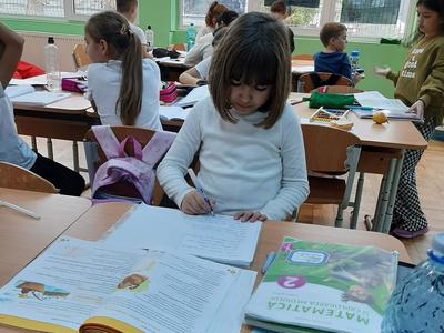 Salvaţi Copiii: Anul şcolar 2025 – 2026 începe cu abandon şcolar peste media europeană, costuri ascunse ale educaţiei şi discrepanţe între urban şi rural/ Semnalul de alarmă tras de organizaţie